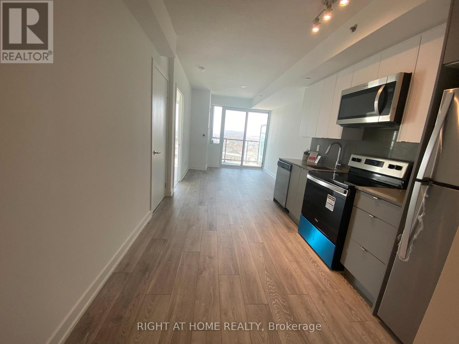 B815 - 3200 DAKOTA COMMON, Burlington (Alton), Ontario, L7M2A8 — Photo 10