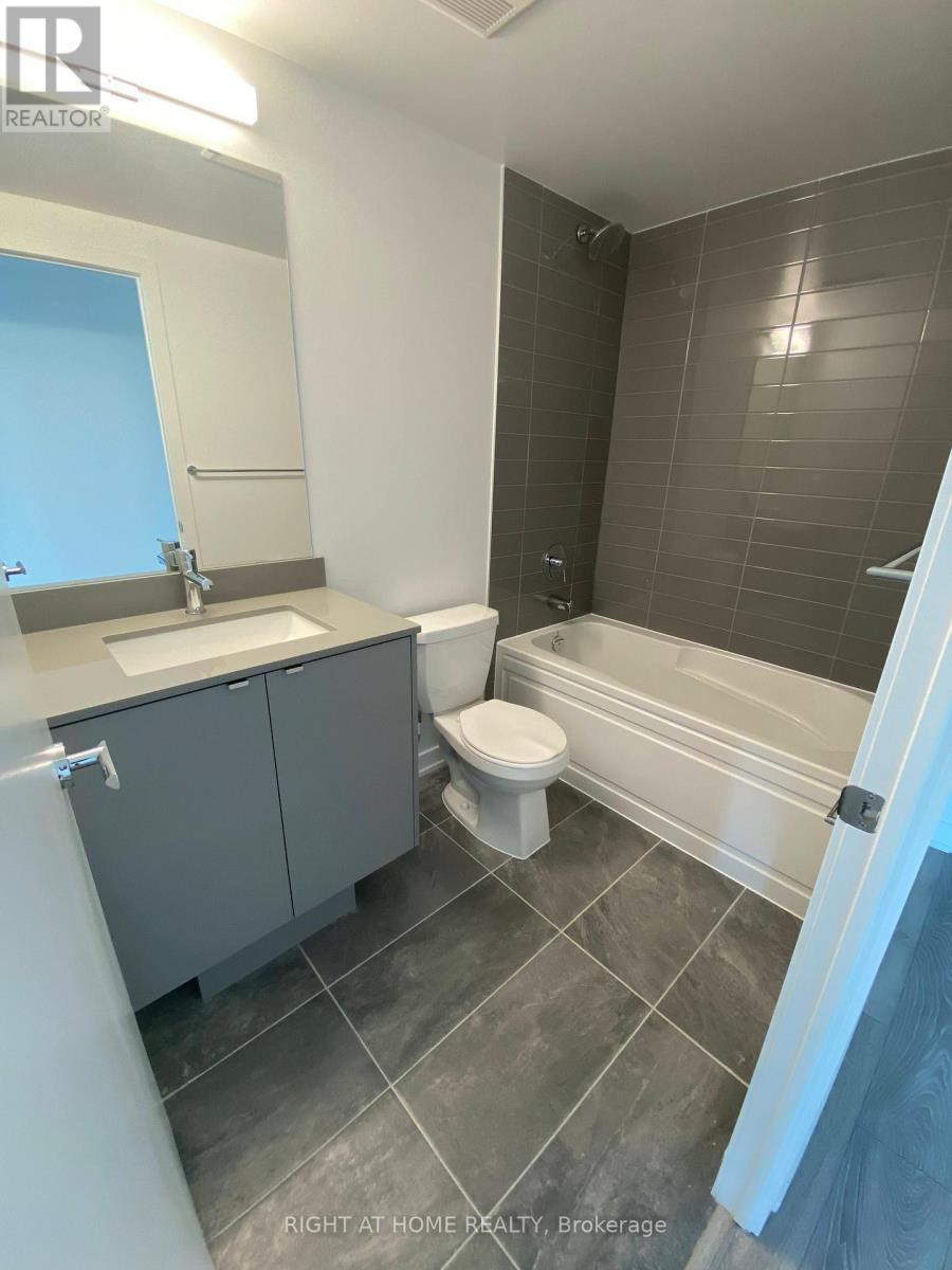 B815 - 3200 DAKOTA COMMON, Burlington (Alton), Ontario, L7M2A8 — Photo 11