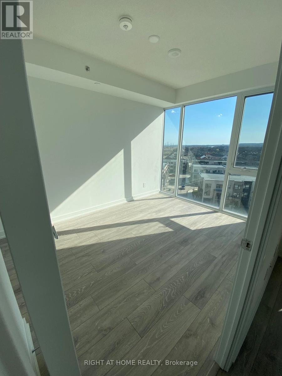 B815 - 3200 DAKOTA COMMON, Burlington (Alton), Ontario, L7M2A8 — Photo 12