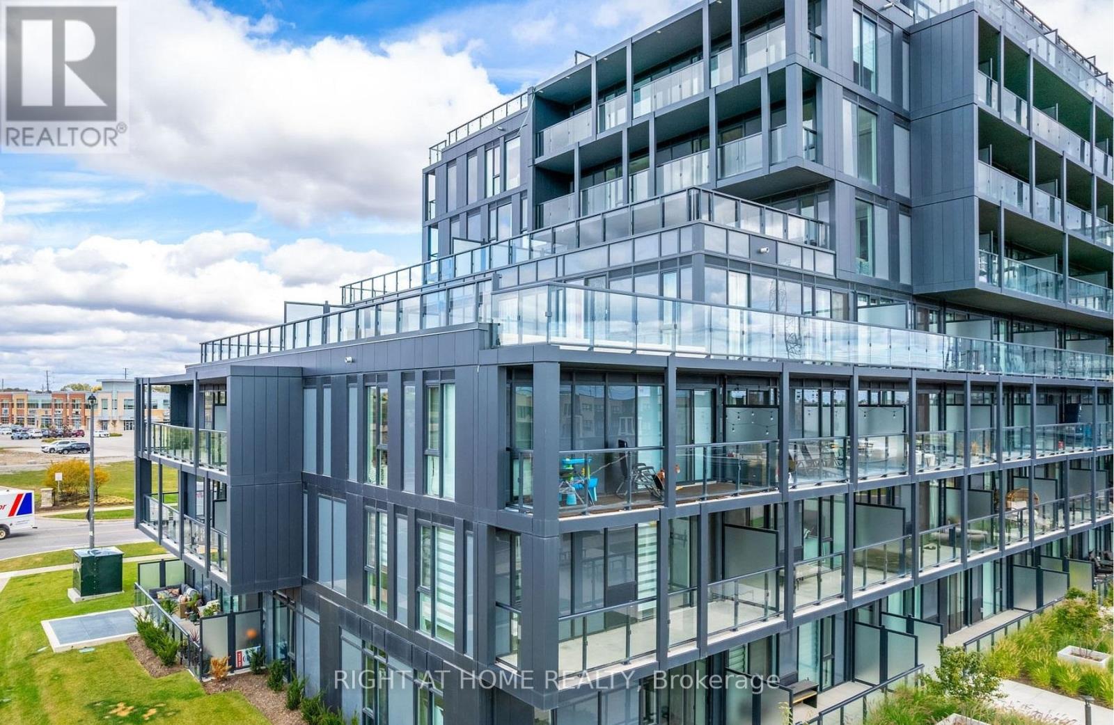 B815 - 3200 DAKOTA COMMON, Burlington (Alton), Ontario, L7M2A8 — Photo 18