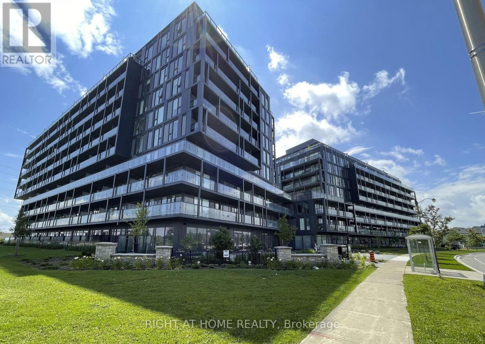 B815 - 3200 DAKOTA COMMON, Burlington (Alton), Ontario, L7M2A8 — Photo 20