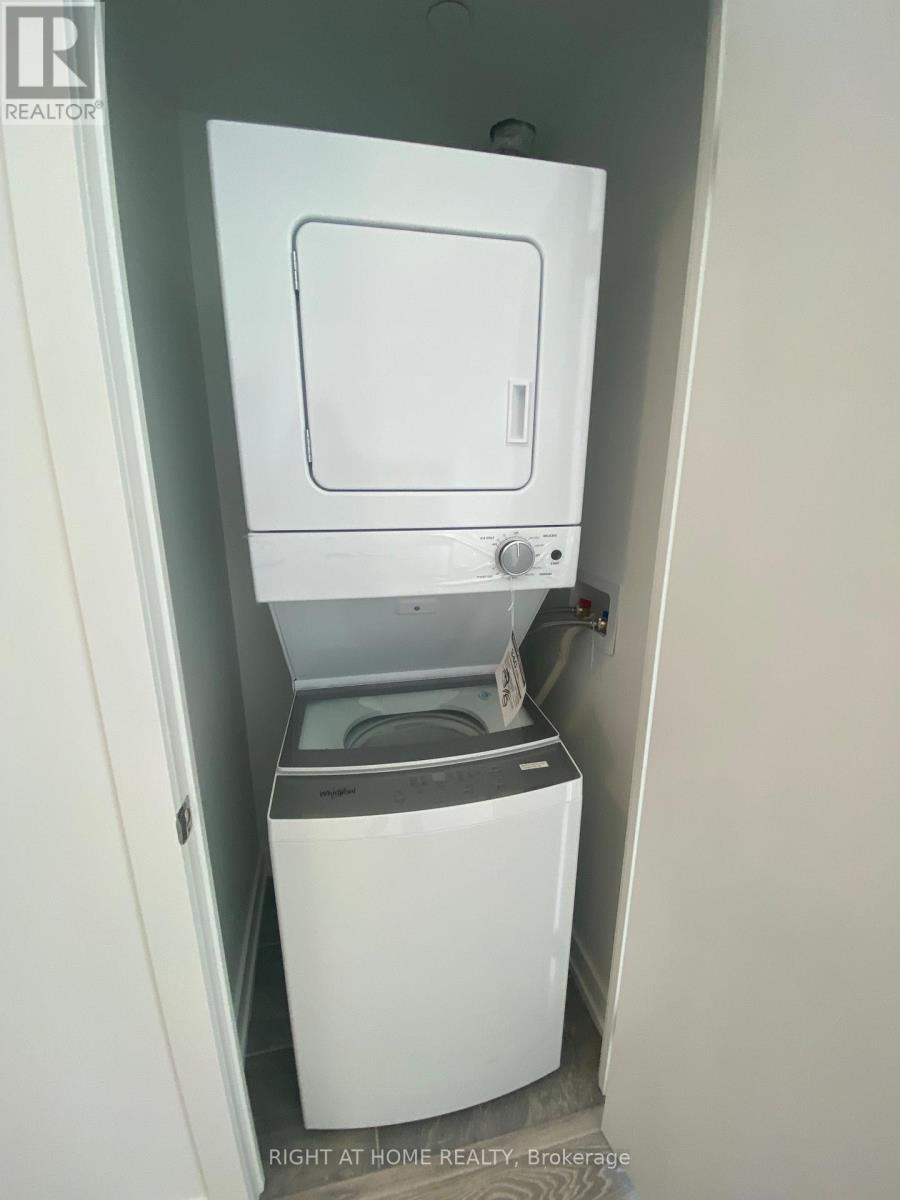 B815 - 3200 DAKOTA COMMON, Burlington (Alton), Ontario, L7M2A8 — Photo 5