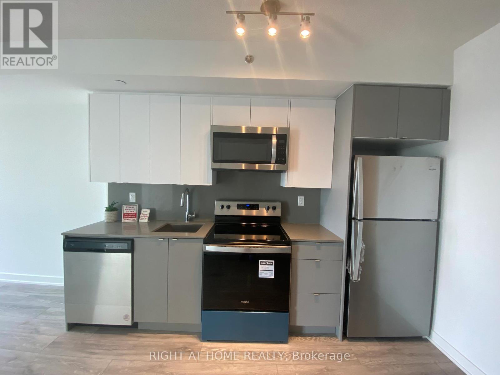 B815 - 3200 DAKOTA COMMON, Burlington (Alton), Ontario, L7M2A8 — Photo 9