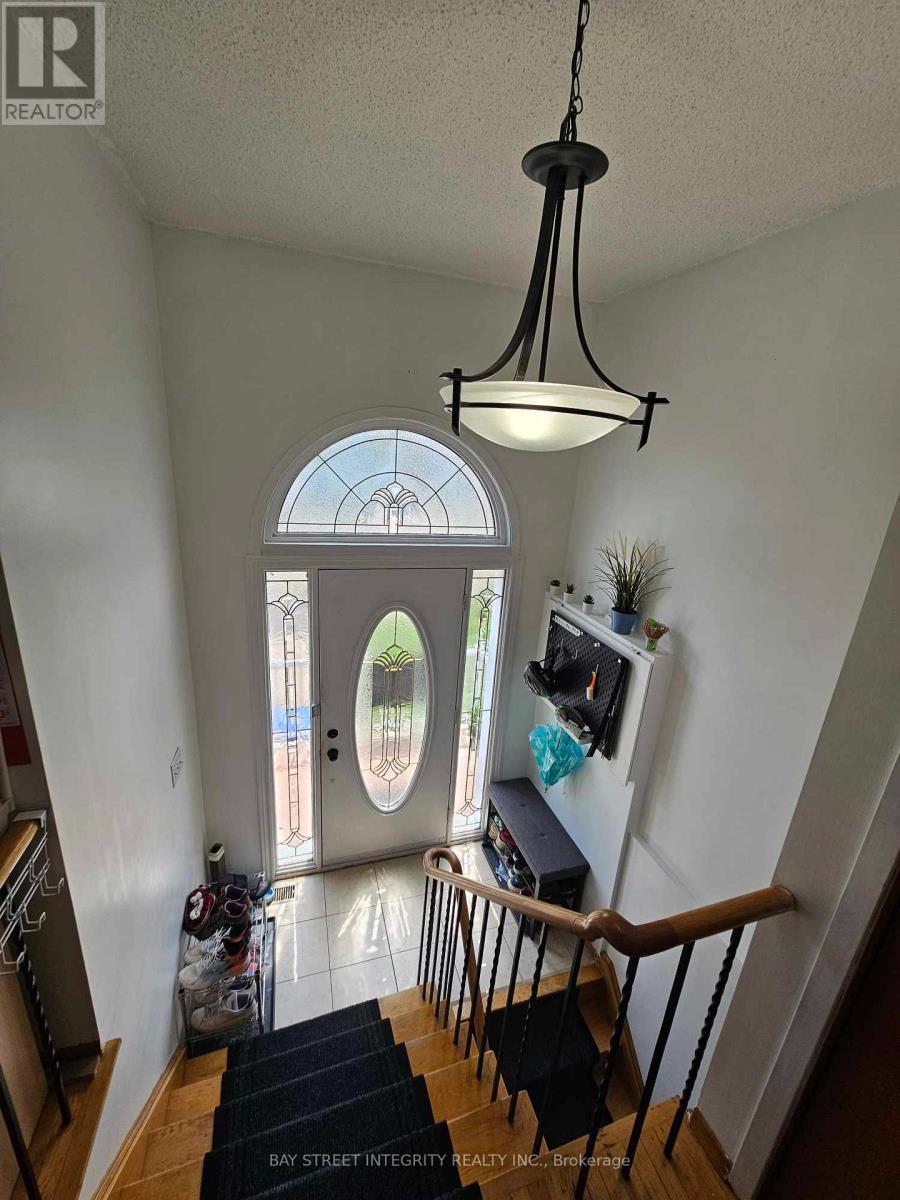 4011 BISHOPSTOKE LANE, Mississauga (Rathwood), Ontario, L4Z1H9 — Photo 2