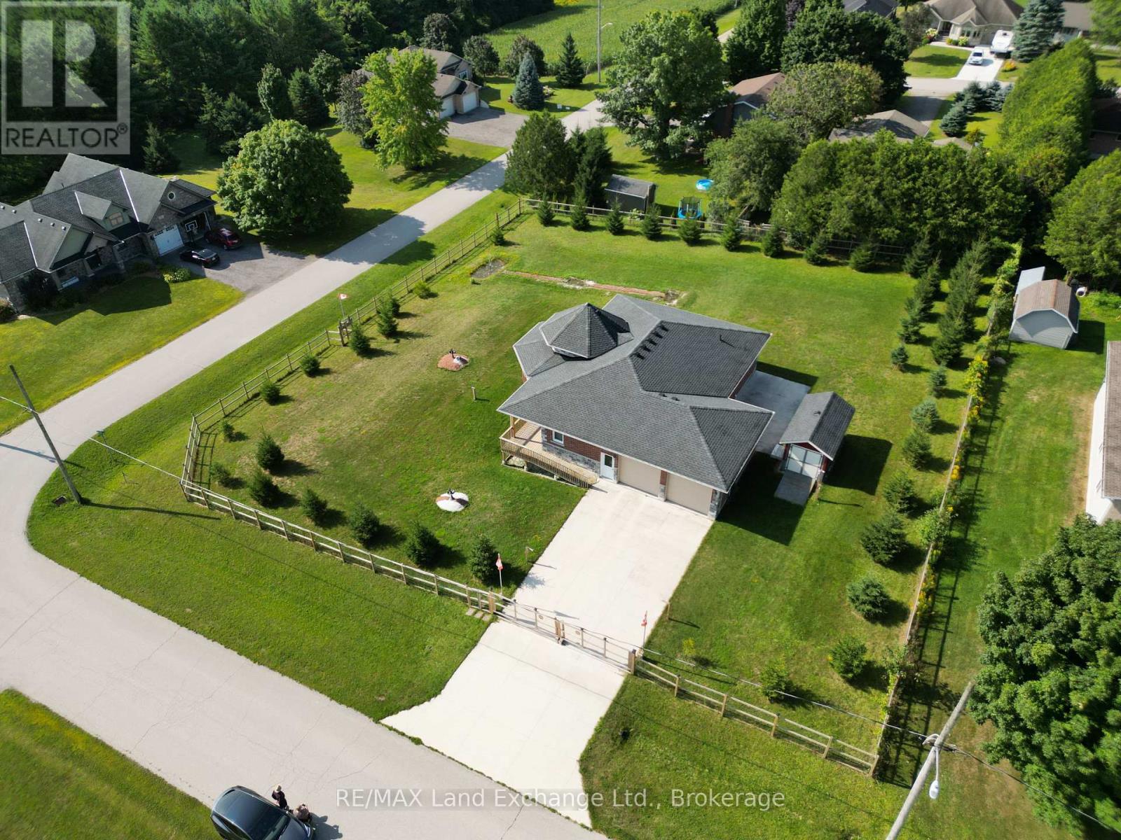 39 MCCREA STREET, Morris Turnberry (Belgrave), Ontario, N0G1E0 — Photo 2
