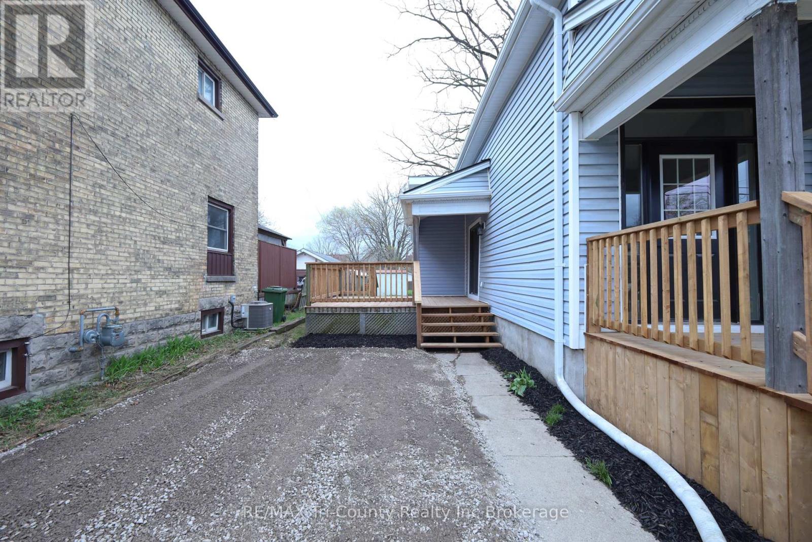 46 BALACLAVA STREET, St. Thomas, Ontario, N5P3C4 — Photo 3