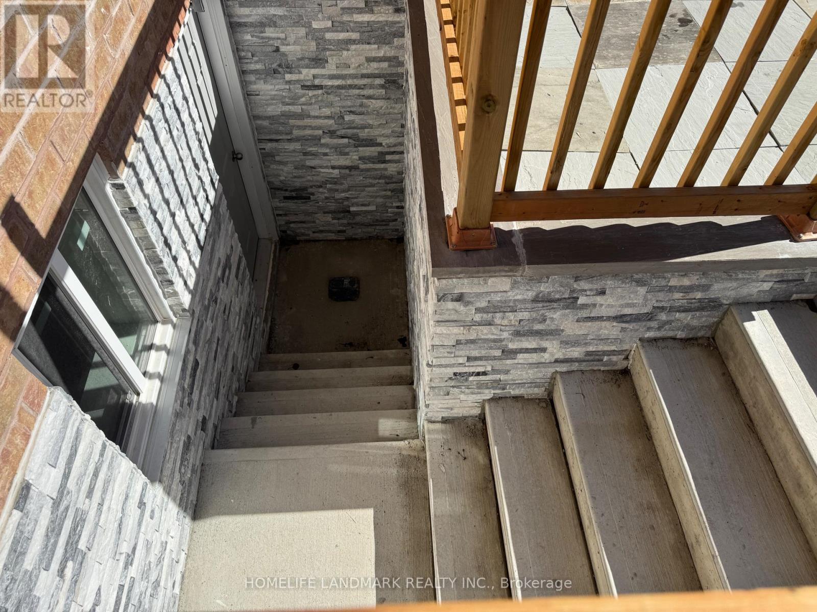 71 HOLLY DR DRIVE, Richmond Hill (Rouge Woods), Ontario, L4S2S4 — Photo 4