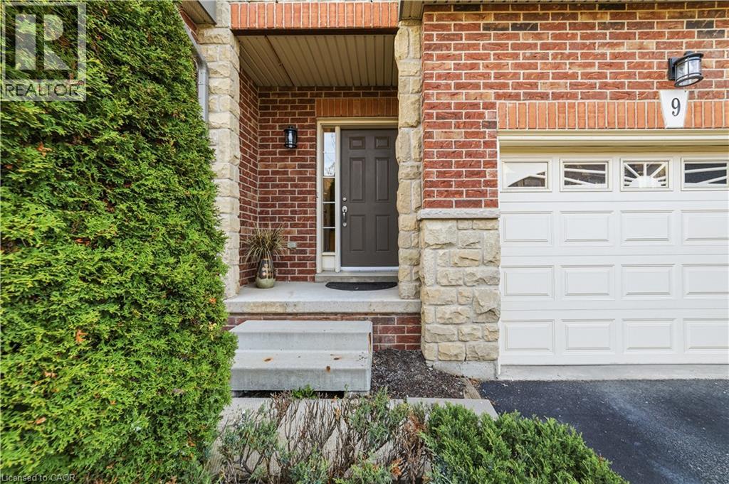 9 LIDDYCOAT Lane Unit# 18, Ancaster, Ontario, L9G0A7 — Photo 3