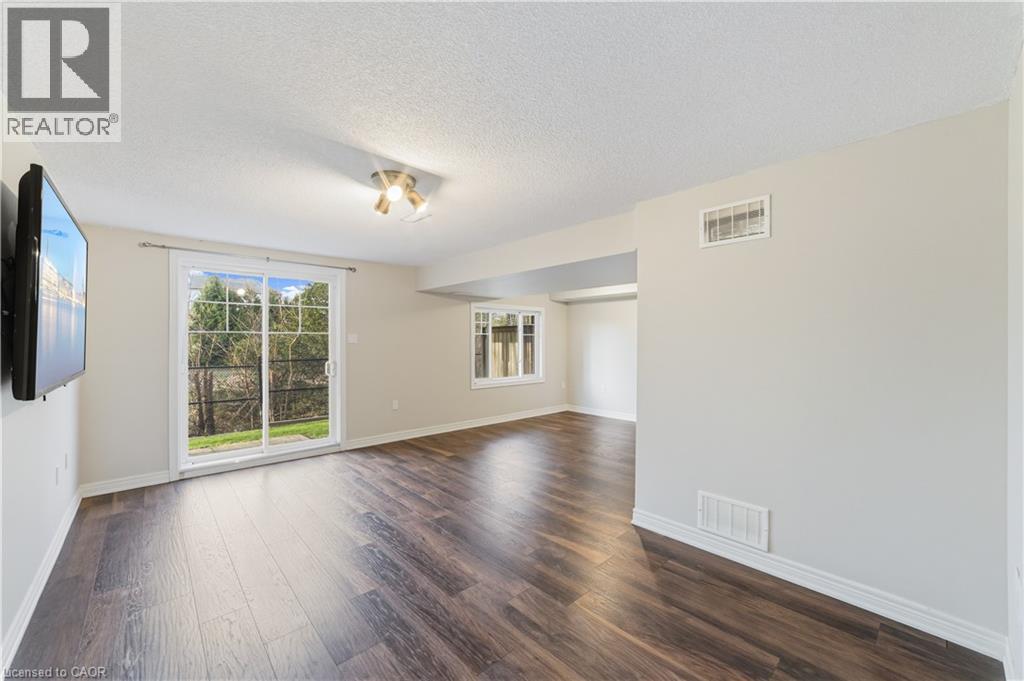 9 LIDDYCOAT Lane Unit# 18, Ancaster, Ontario, L9G0A7 — Photo 34