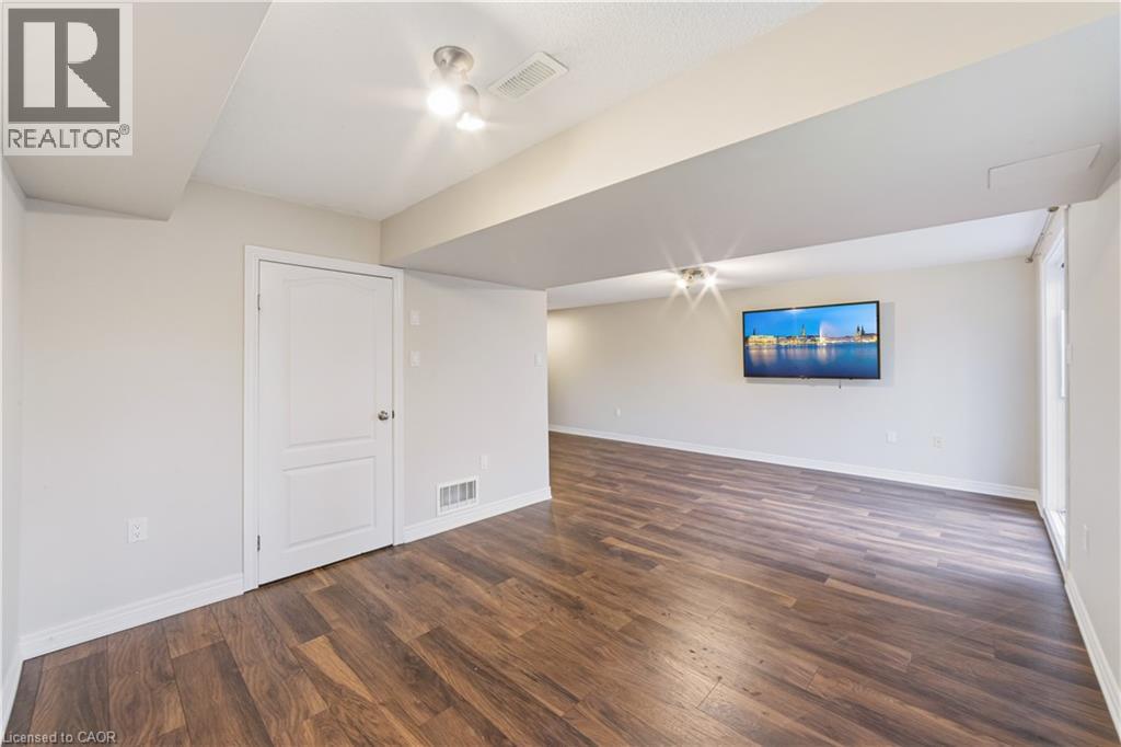 9 LIDDYCOAT Lane Unit# 18, Ancaster, Ontario, L9G0A7 — Photo 37