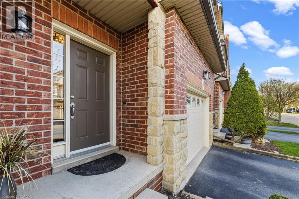 9 LIDDYCOAT Lane Unit# 18, Ancaster, Ontario, L9G0A7 — Photo 4