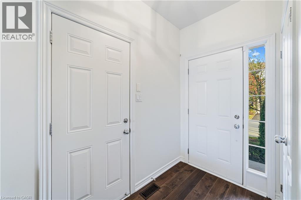 9 LIDDYCOAT Lane Unit# 18, Ancaster, Ontario, L9G0A7 — Photo 5