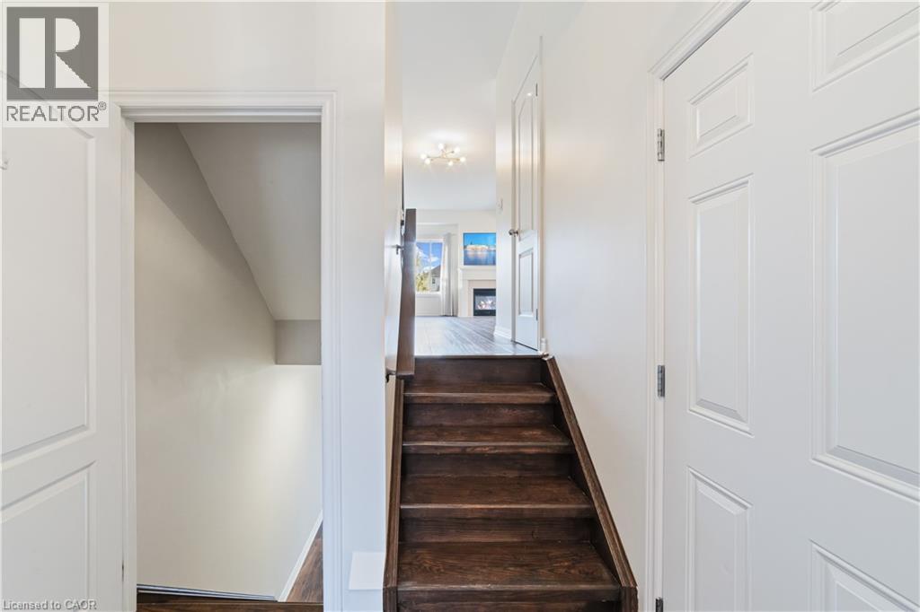 9 LIDDYCOAT Lane Unit# 18, Ancaster, Ontario, L9G0A7 — Photo 6