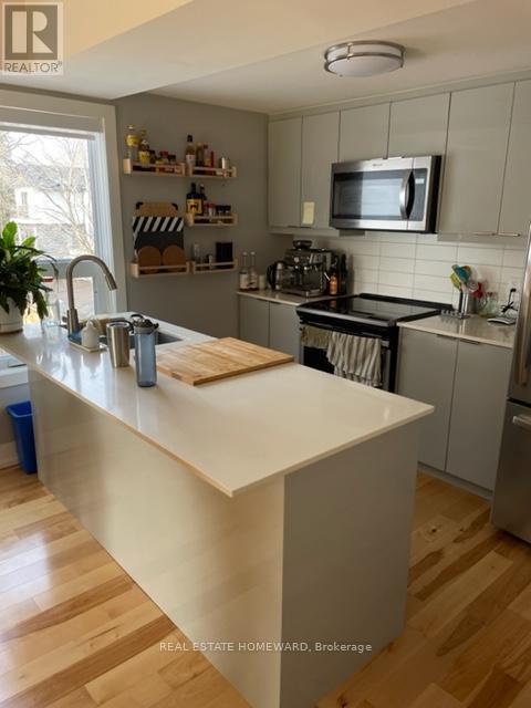 2174 QUEEN STREET E, Toronto (The Beaches), Ontario, M4E1E4 — Photo 3