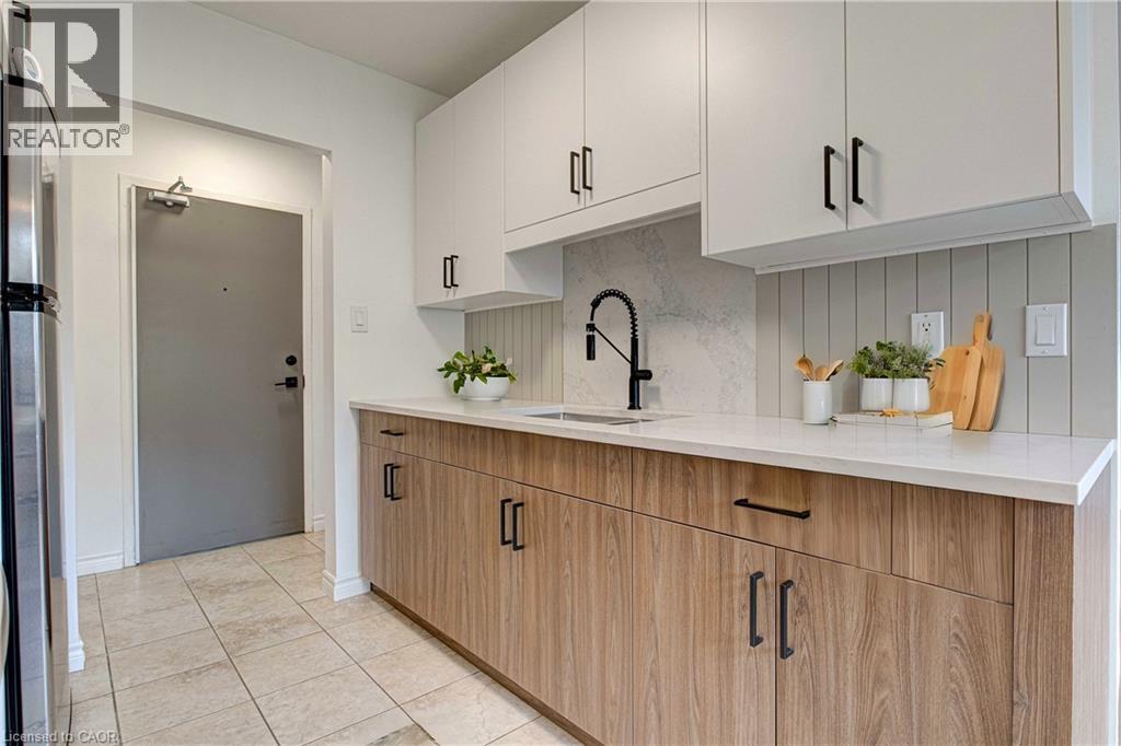 283 FAIRWAY Road N Unit# 405, Kitchener, Ontario, N2A2P1 — Photo 3