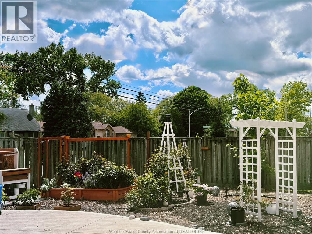 3795 ASKIN, Windsor, Ontario, N9E3K1 — Photo 2