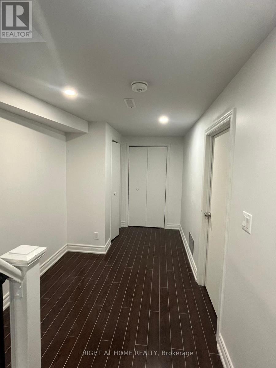 2802 HOLLINGTON CRESCENT, Mississauga (Sheridan), Ontario, L5K1E9 — Photo 2