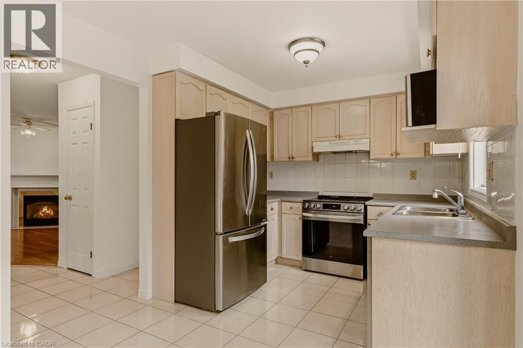 90 LYNNETTE Drive, Hamilton, Ontario, L9B2M5 — Photo 12