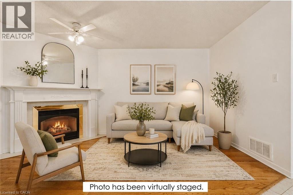 90 LYNNETTE Drive, Hamilton, Ontario, L9B2M5 — Photo 2