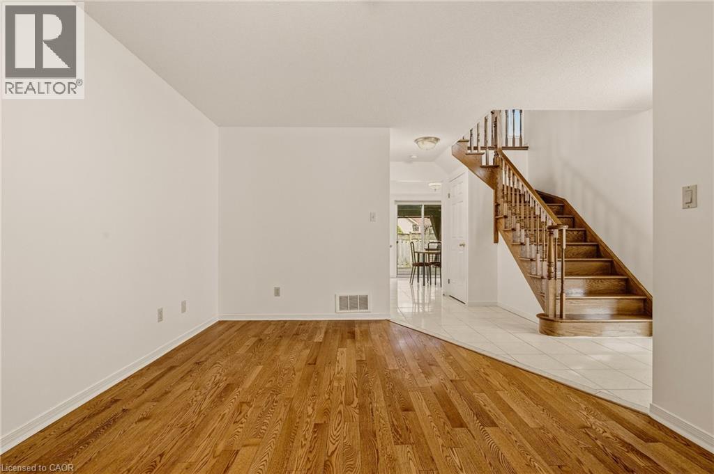 90 LYNNETTE Drive, Hamilton, Ontario, L9B2M5 — Photo 6
