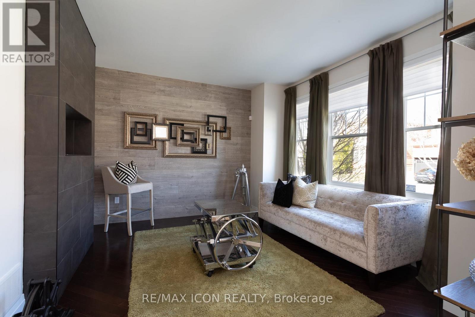 103 GLAZEBROOK CRESCENT, Cambridge, Ontario, N1T2H8 — Photo 2