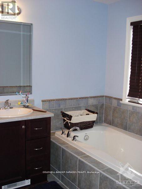 92 SELHURST AVENUE, Ottawa, Ontario, K2G7C9 — Photo 8
