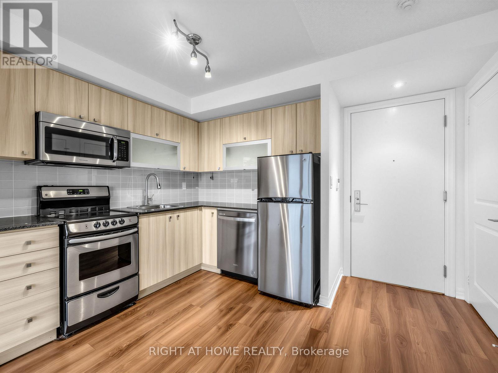 318 - 2015 SHEPPARD AVENUE E, Toronto (Henry Farm), Ontario, M2J0B3 — Photo 2