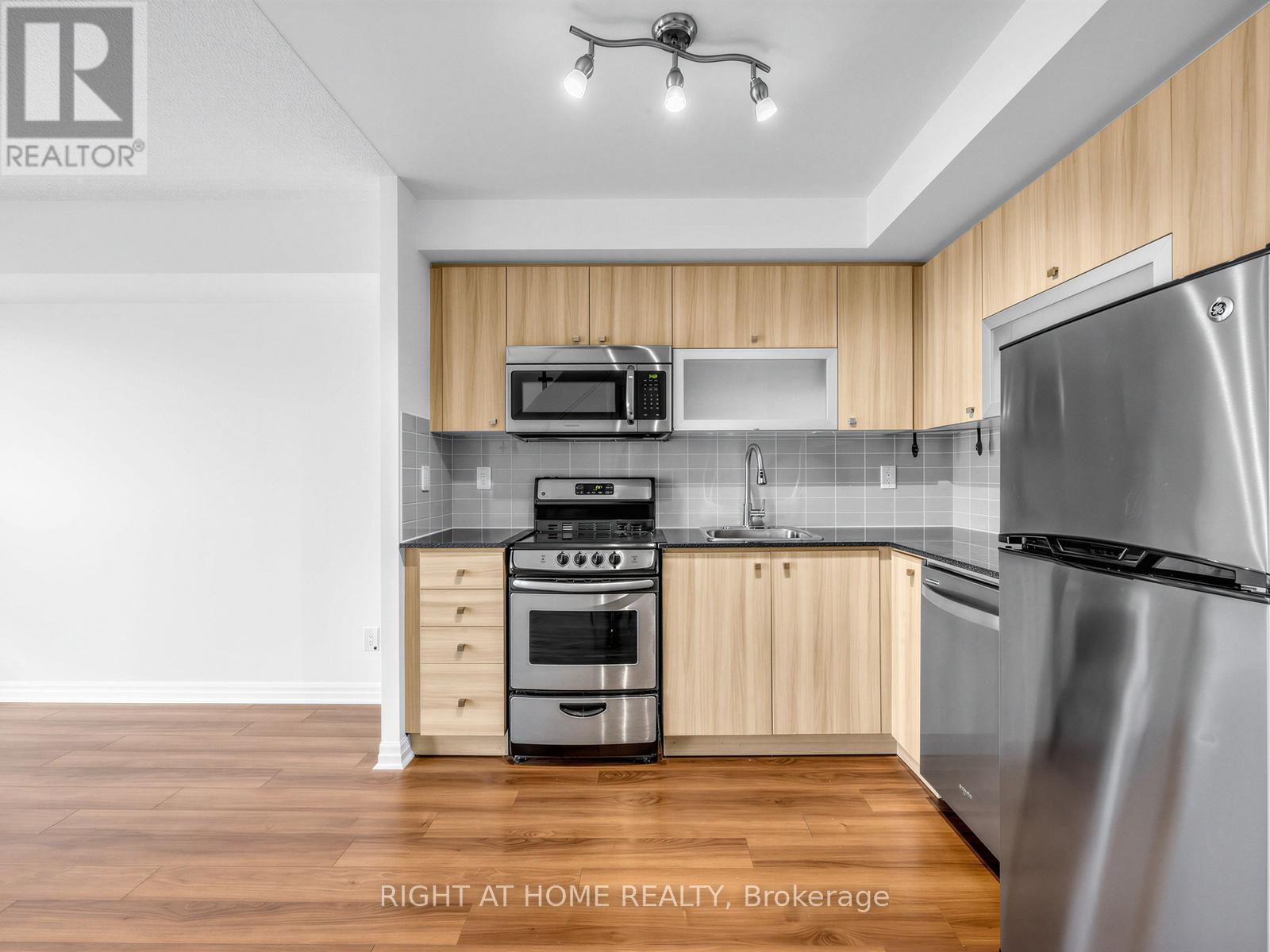 318 - 2015 SHEPPARD AVENUE E, Toronto (Henry Farm), Ontario, M2J0B3 — Photo 6