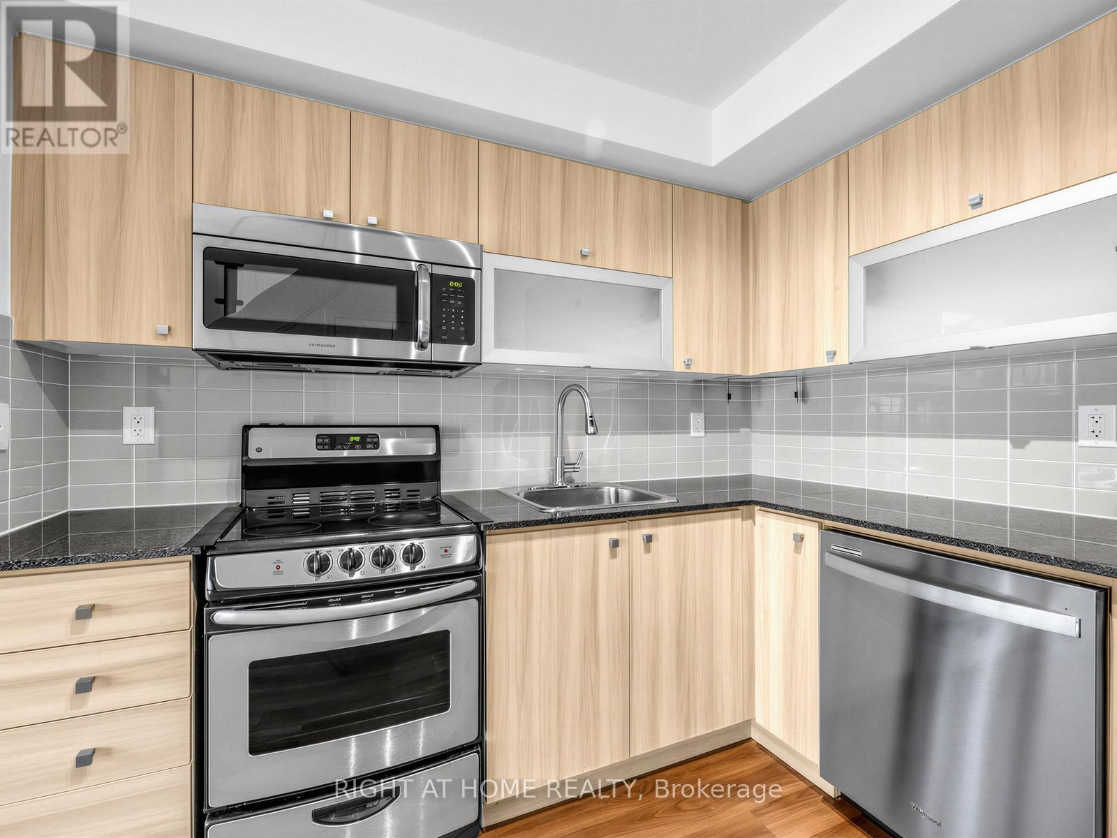 318 - 2015 SHEPPARD AVENUE E, Toronto (Henry Farm), Ontario, M2J0B3 — Photo 7