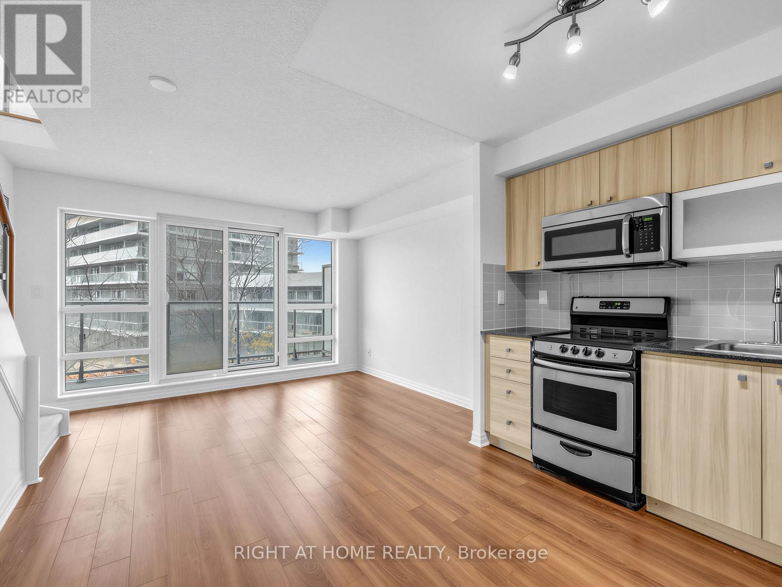 318 - 2015 SHEPPARD AVENUE E, Toronto (Henry Farm), Ontario, M2J0B3 — Photo 8