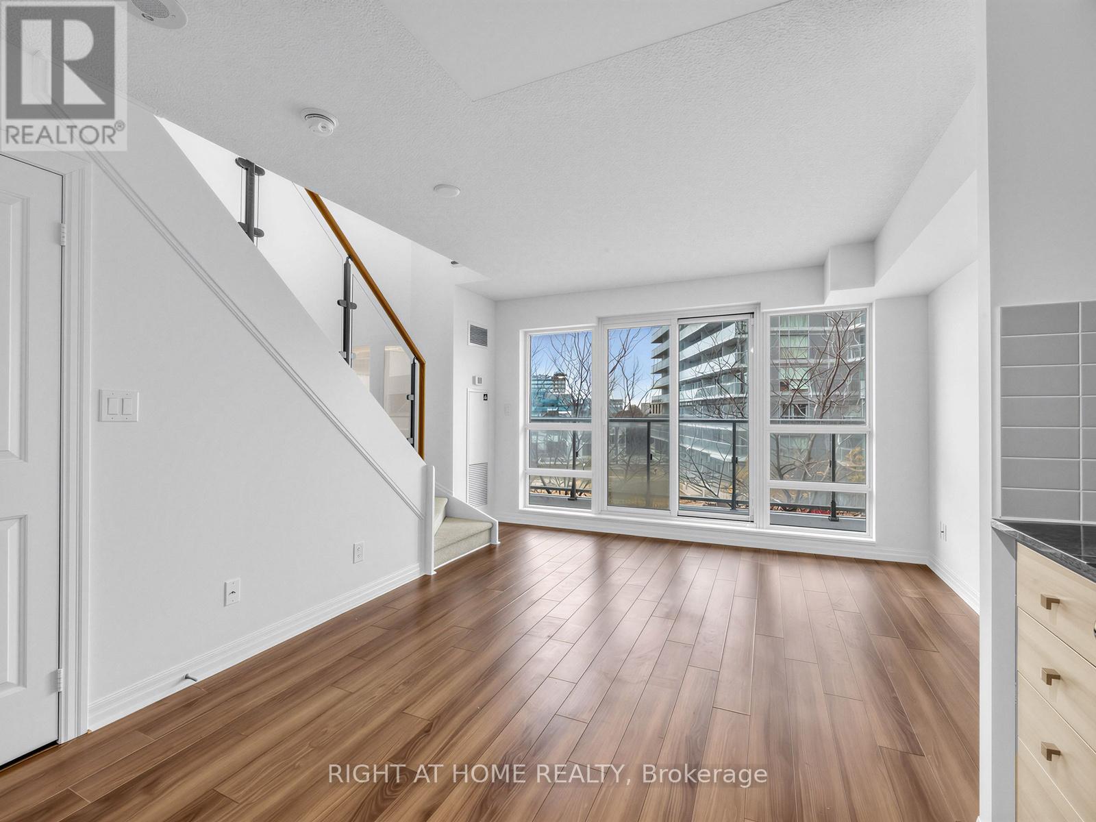 318 - 2015 SHEPPARD AVENUE E, Toronto (Henry Farm), Ontario, M2J0B3 — Photo 9