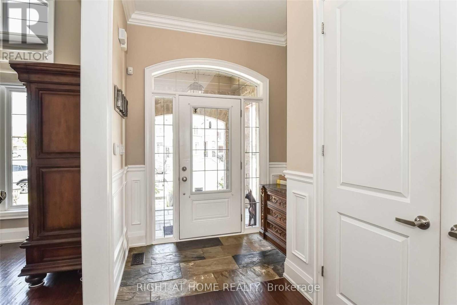 450 HIDDEN TRAIL, Oakville (GO Glenorchy), Ontario, L6M0N4 — Photo 2