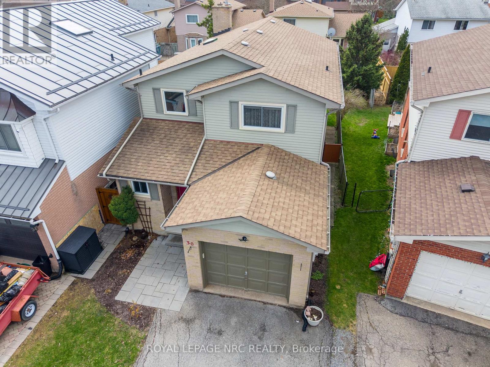 30 BAXTER CRESCENT, Thorold (Confederation Heights), Ontario, L2V4R6 — Photo 2