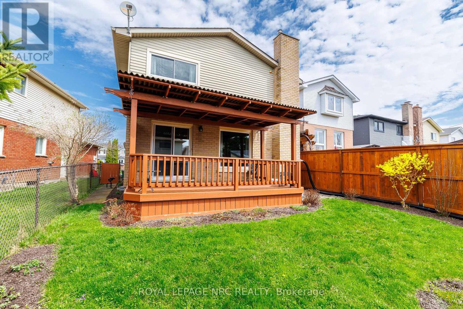 30 BAXTER CRESCENT, Thorold (Confederation Heights), Ontario, L2V4R6 — Photo 3