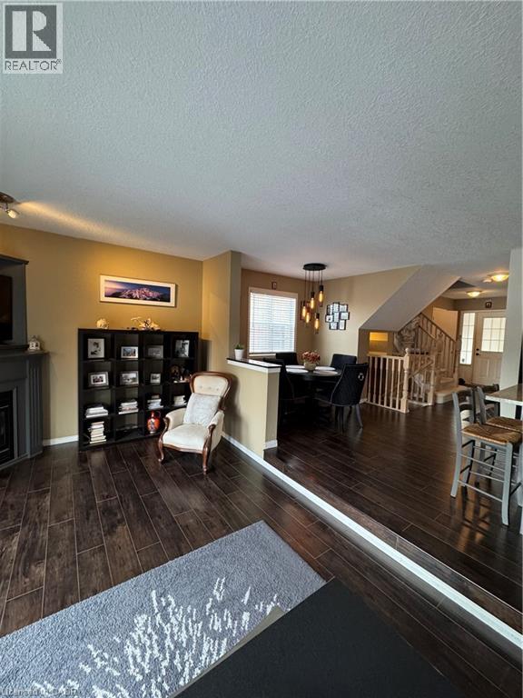 536 BEAVER CREEK Crescent, Waterloo, Ontario, N2V2J6 — Photo 4