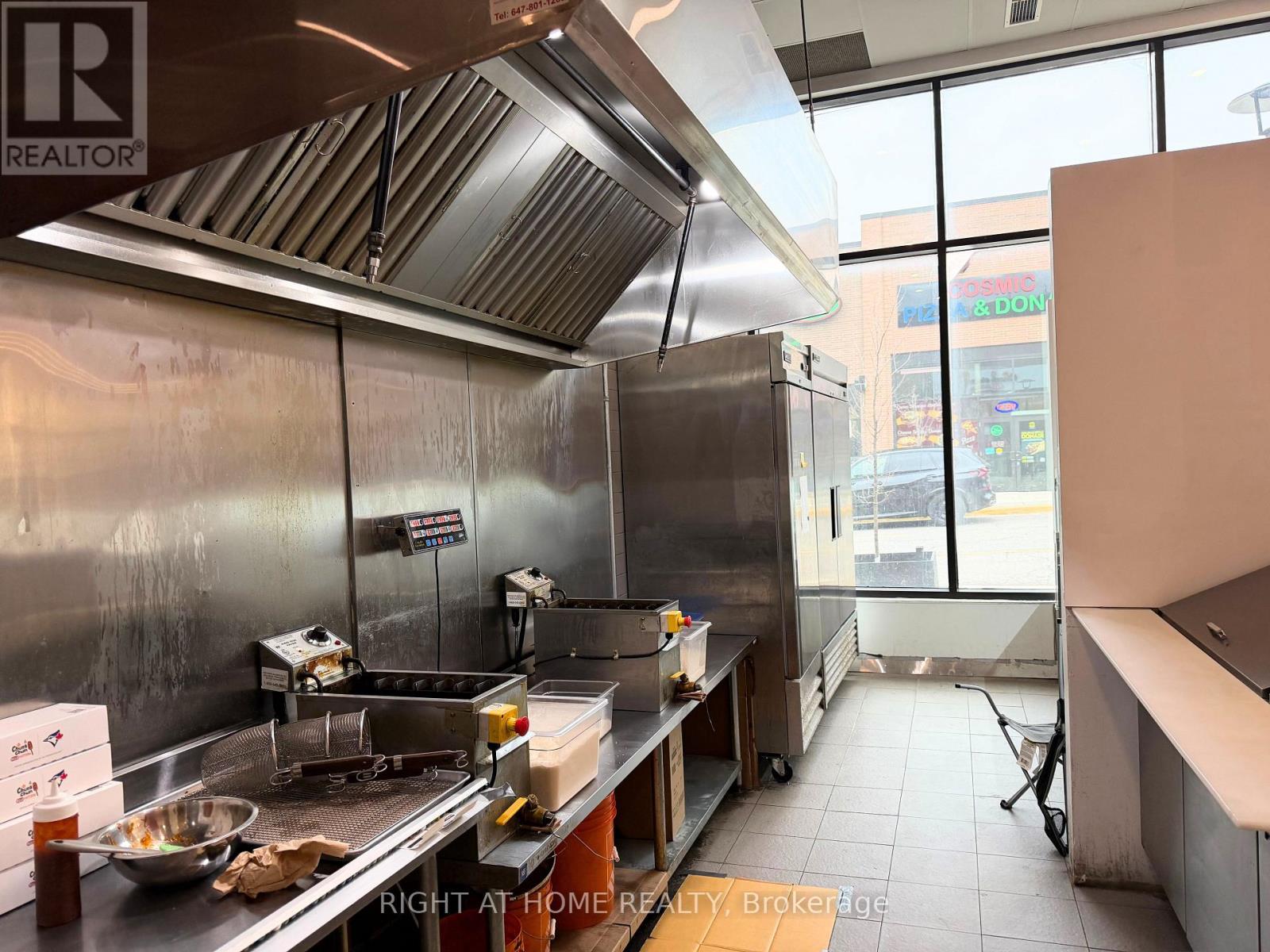 J104 - 90 WESTON ROAD, Toronto (Junction Area), Ontario, M6N0A6 — Photo 7