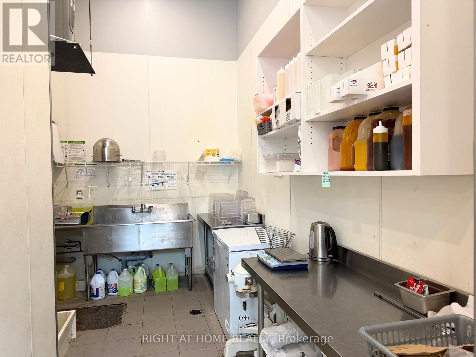 J104 - 90 WESTON ROAD, Toronto (Junction Area), Ontario, M6N0A6 — Photo 8