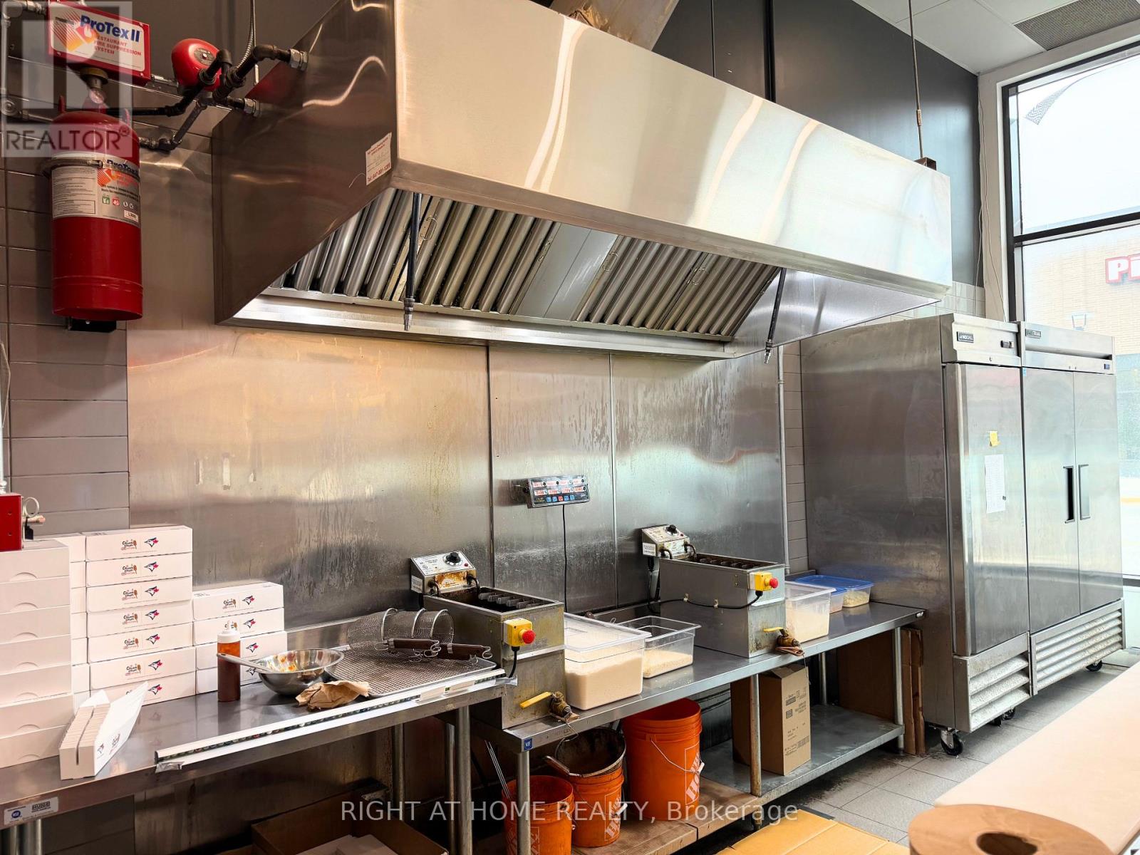 J104 - 90 WESTON ROAD, Toronto (Junction Area), Ontario, M6N0A6 — Photo 9