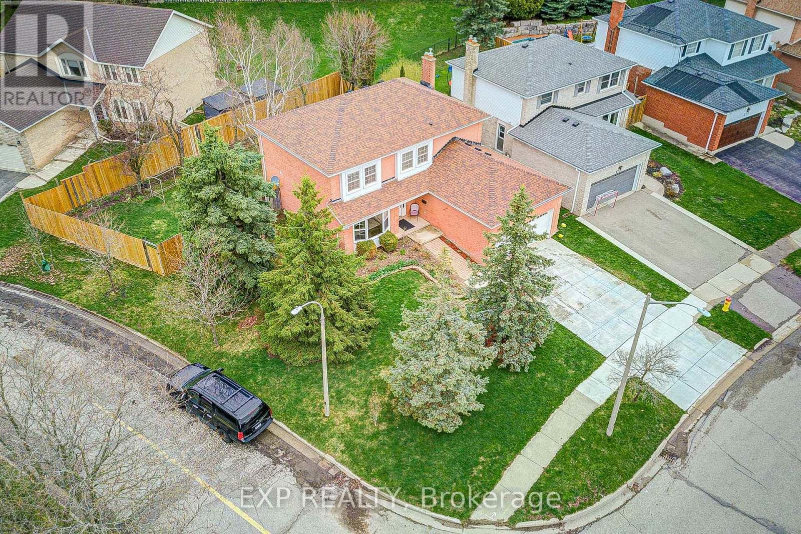 207 STOKE DRIVE, Kitchener, Ontario, N2N2C3 — Photo 4