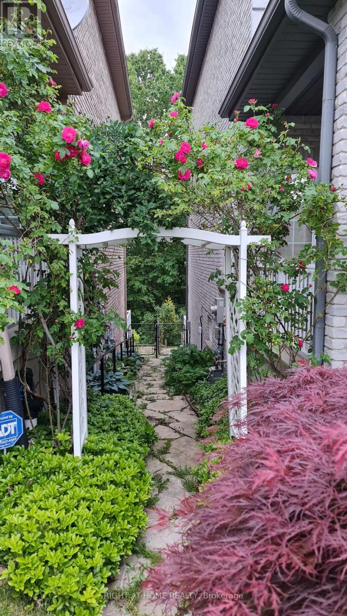 2 - 172 LENA CRESCENT, Cambridge, Ontario, N1R8P6 — Photo 5