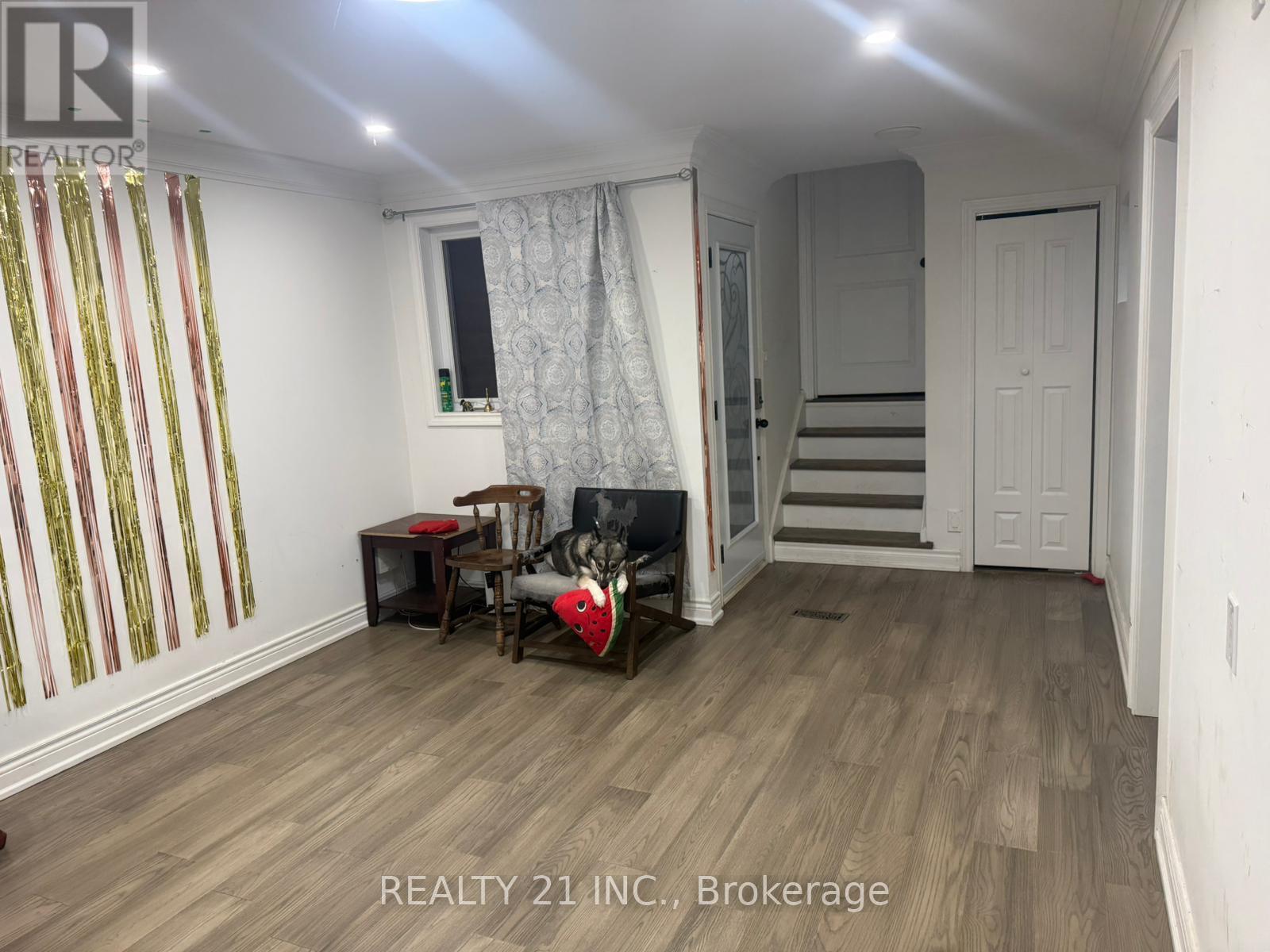 120 QUEENSBURY AVENUE, Toronto (Birchcliffe-Cliffside), Ontario, M1N2X7 — Photo 2