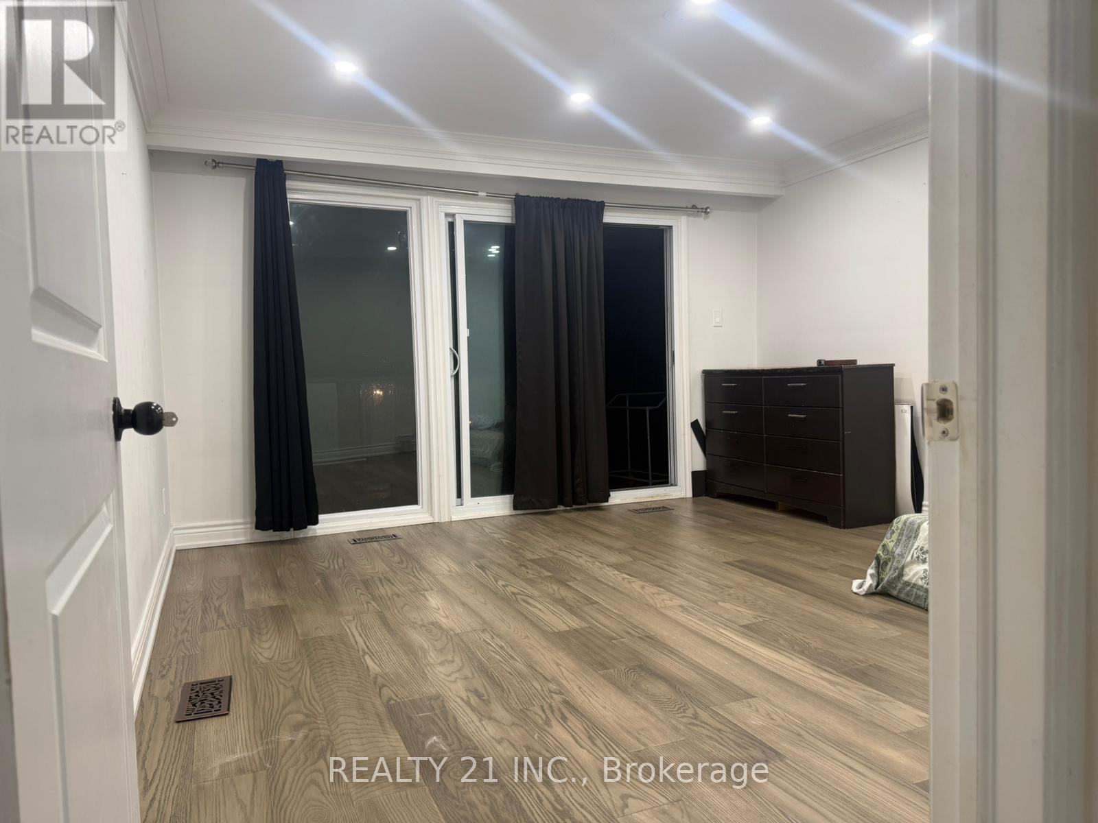 120 QUEENSBURY AVENUE, Toronto (Birchcliffe-Cliffside), Ontario, M1N2X7 — Photo 3