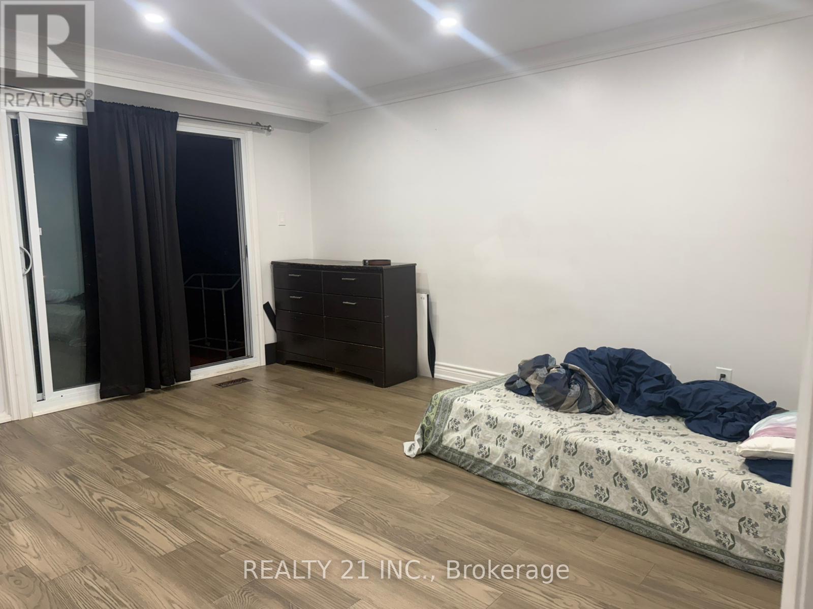 120 QUEENSBURY AVENUE, Toronto (Birchcliffe-Cliffside), Ontario, M1N2X7 — Photo 4