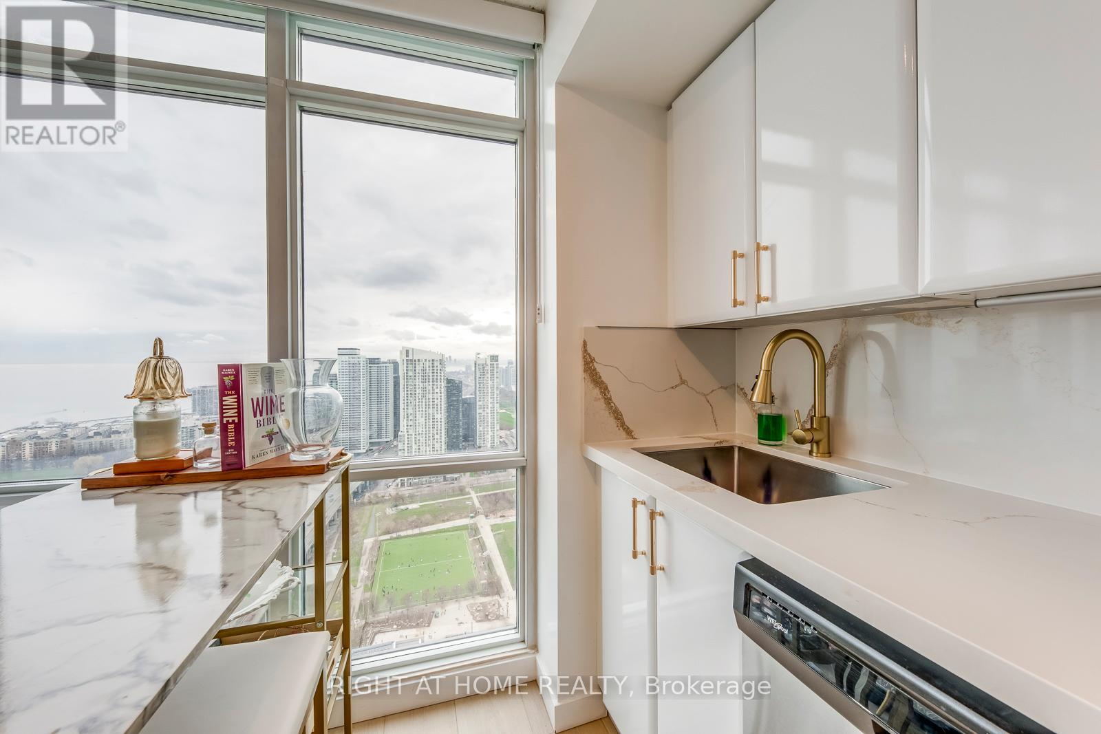 4816 - 11 BRUNEL COURT, Toronto (Waterfront Communities), Ontario, M5V3Y3 — Photo 11