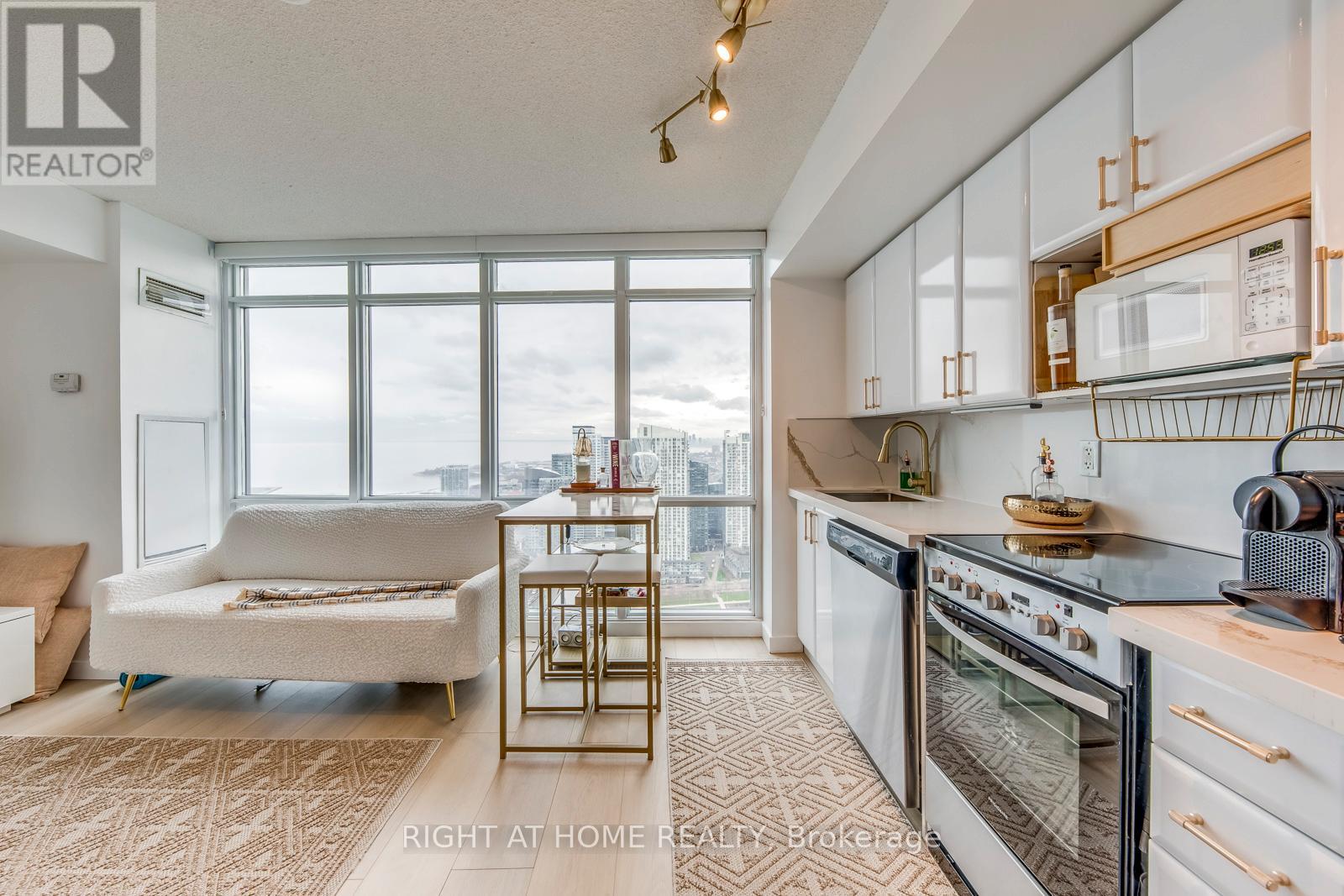 4816 - 11 BRUNEL COURT, Toronto (Waterfront Communities), Ontario, M5V3Y3 — Photo 8