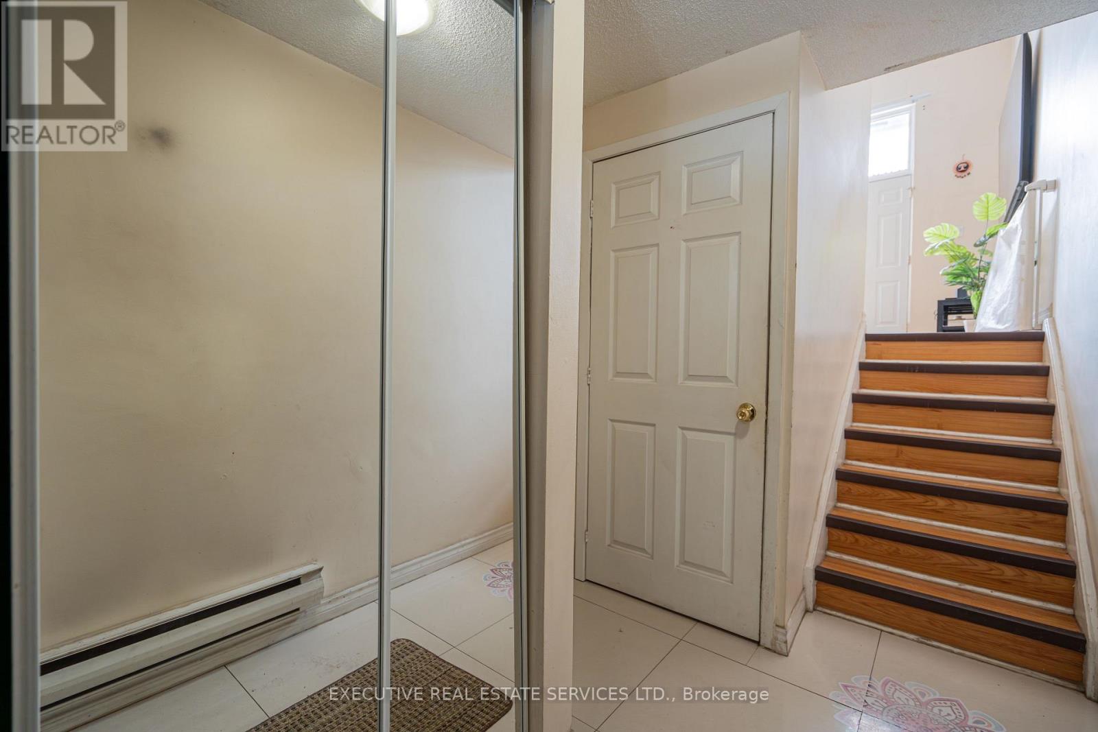 25 BRIAR PATH N, Brampton (Avondale), Ontario, L6T2A2 — Photo 3