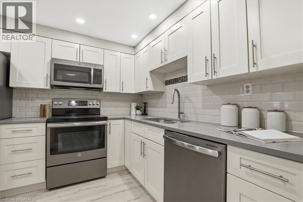 265 WESTCOURT Place Unit# 309, Waterloo, Ontario, N2L6E4 — Photo 8