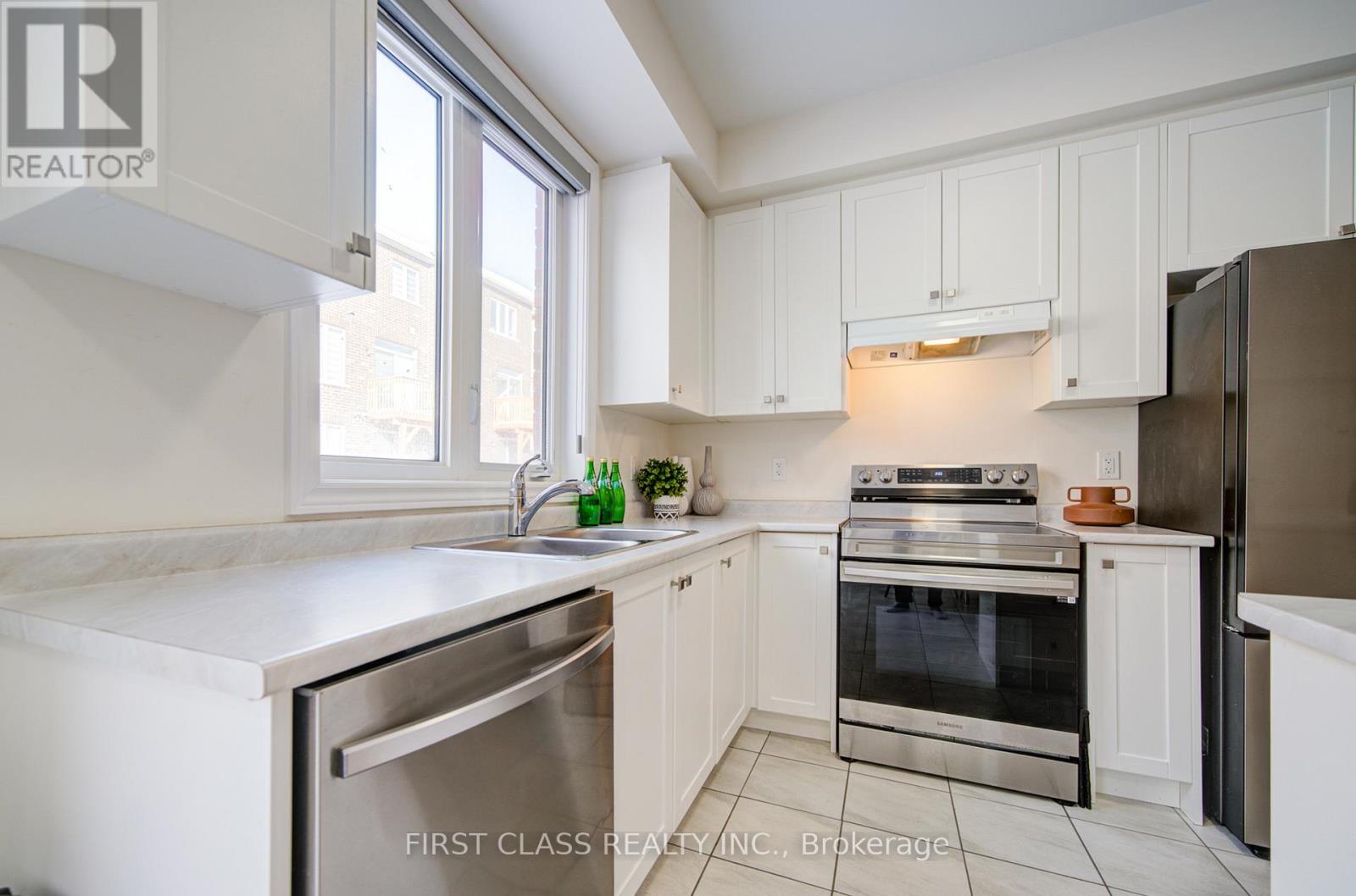 968 CORMORANT PATH N, Pickering, Ontario, L1X0P5 — Photo 7