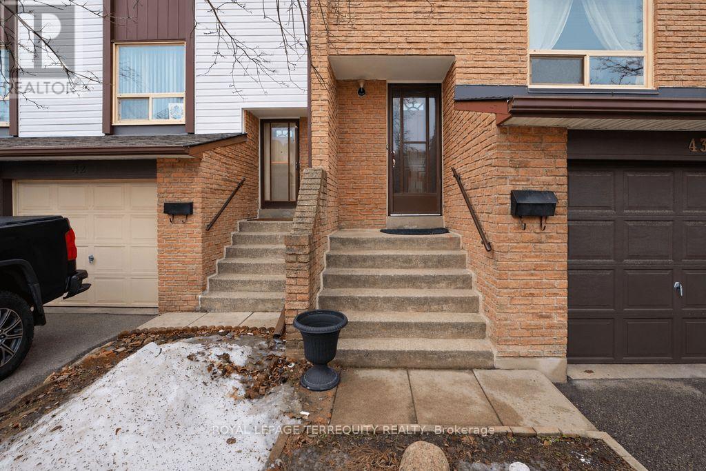 43 - 1221 DUNDIX ROAD, Mississauga (Applewood), Ontario, L4Y3Y9 — Photo 4