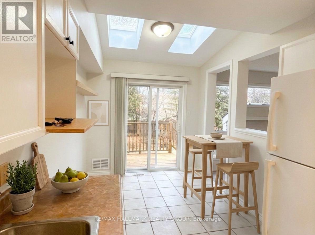 95 HEMLO CRESCENT, Ottawa, Ontario, K2T1E1 — Photo 5